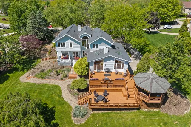 433 Heights Drive gallery image 14