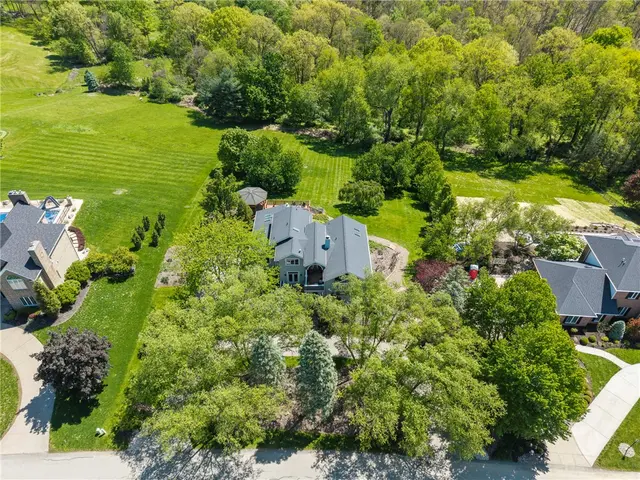 433 Heights Drive gallery image 17