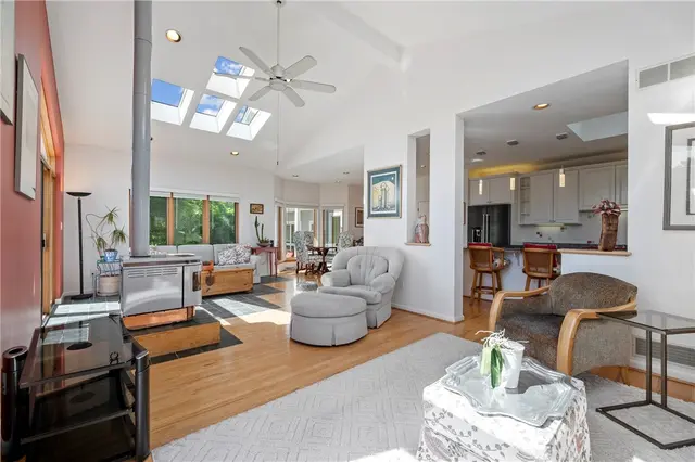 433 Heights Drive gallery image 18