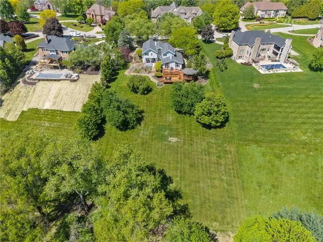 433 Heights Drive gallery image 23