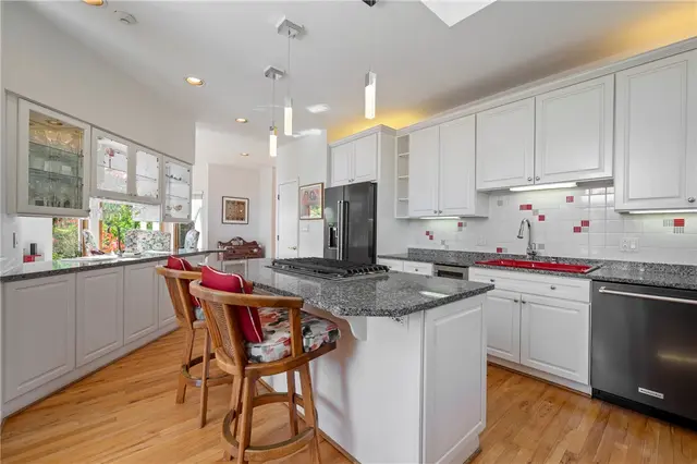 433 Heights Drive gallery image 25