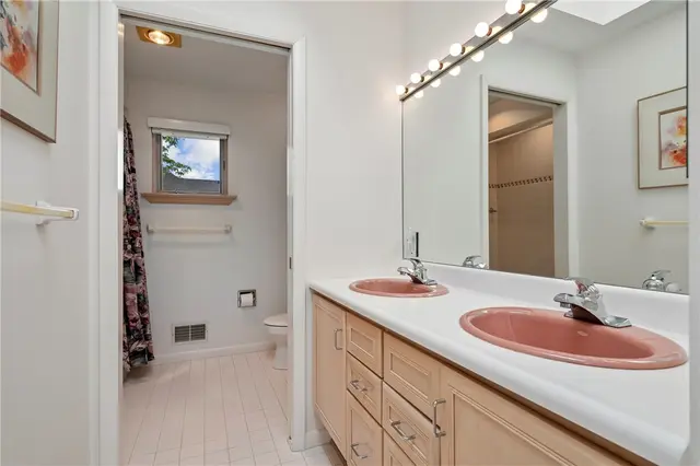 433 Heights Drive gallery image 33