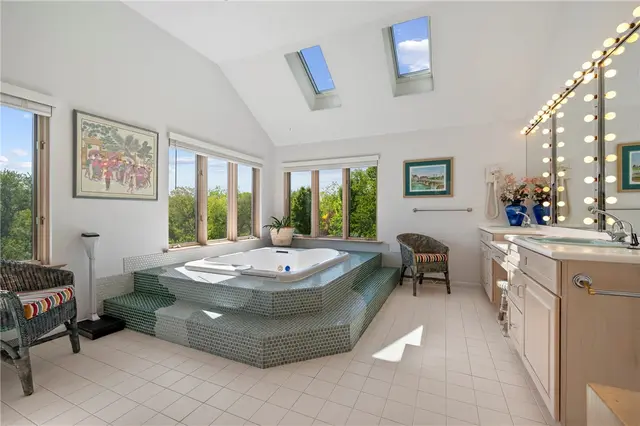 433 Heights Drive gallery image 35