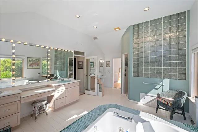 433 Heights Drive gallery image 36