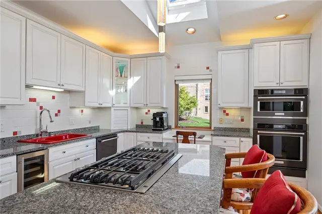 433 Heights Drive gallery image 41