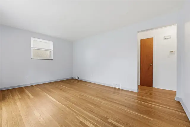 4330 Orchardview Dr gallery image 4
