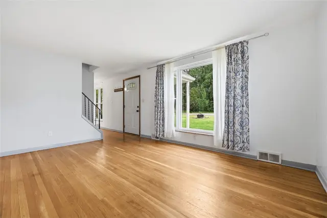 4330 Orchardview Dr gallery image 8