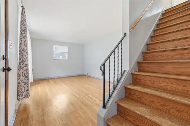 4330 Orchardview Dr gallery image 9