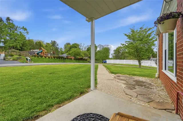 4330 Orchardview Dr gallery image 10