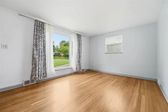4330 Orchardview Dr gallery image 26