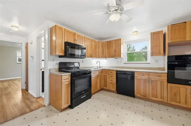 4330 Orchardview Dr gallery image 32
