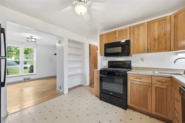 4330 Orchardview Dr gallery image 33