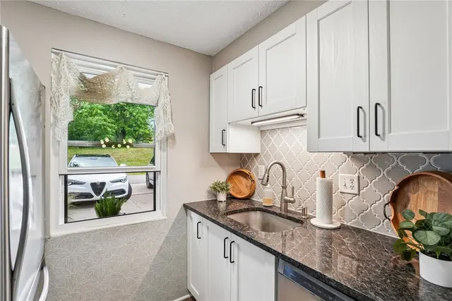 435 Brookside Ct gallery image 3