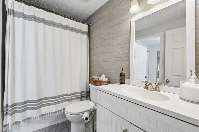 435 Brookside Ct gallery image 4