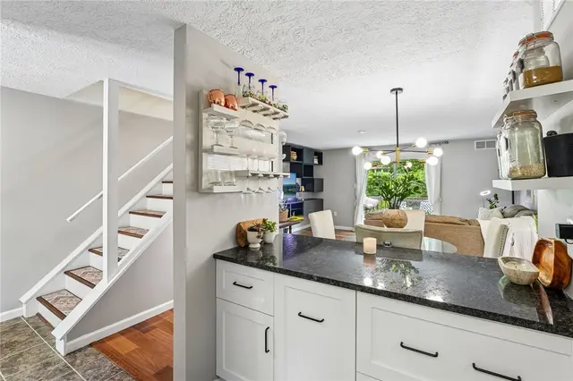 435 Brookside Ct gallery image 5
