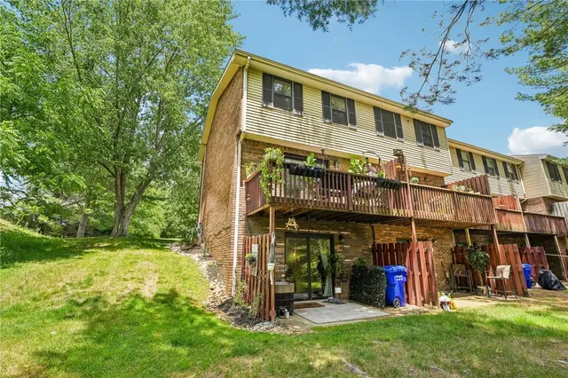435 Brookside Ct gallery image 6