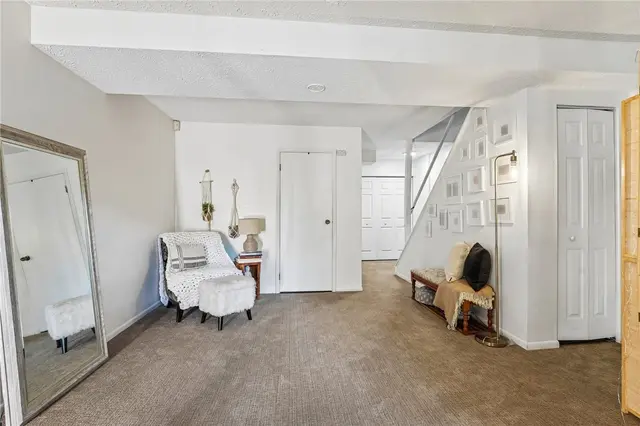 435 Brookside Ct gallery image 7
