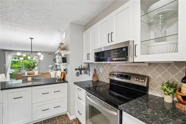 435 Brookside Ct gallery image 12