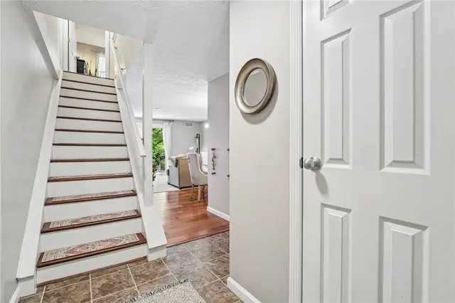435 Brookside Ct gallery image 18
