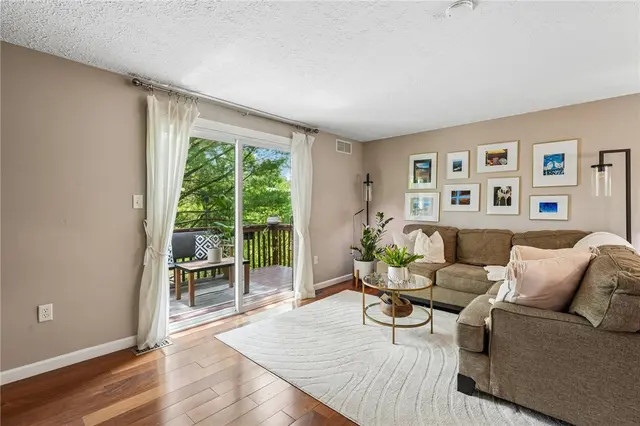 435 Brookside Ct gallery image 22