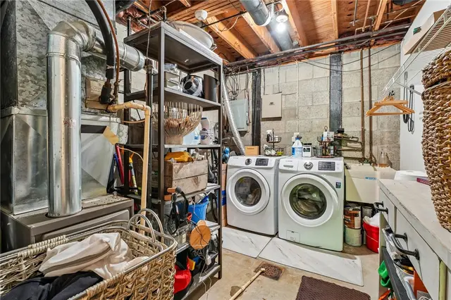 435 Brookside Ct gallery image 28