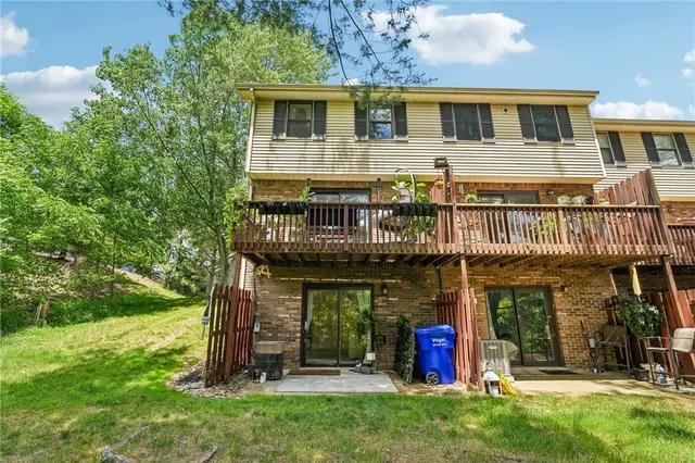 435 Brookside Ct gallery image 35