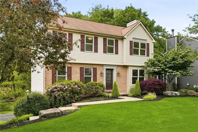 435 Cloverdale Dr gallery image 2