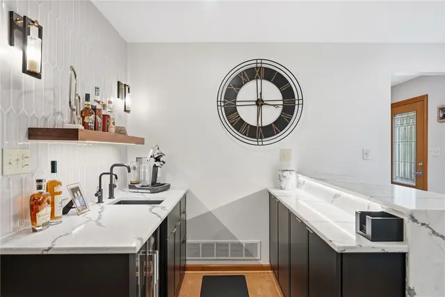 435 Cloverdale Dr gallery image 6