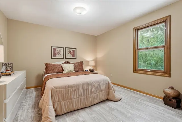 435 Cloverdale Dr gallery image 9