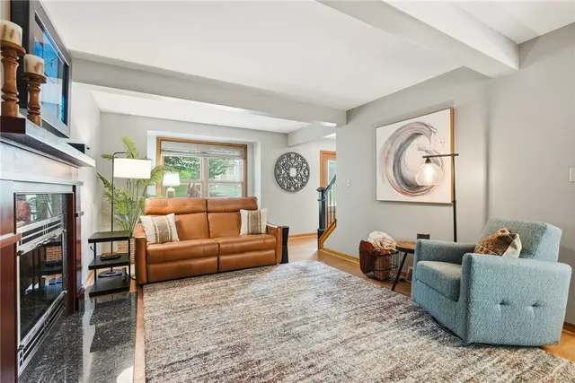 435 Cloverdale Dr gallery image 10