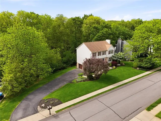 435 Cloverdale Dr gallery image 11