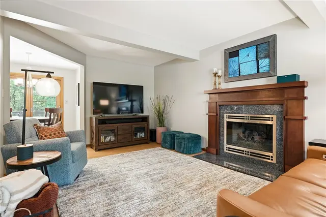 435 Cloverdale Dr gallery image 15
