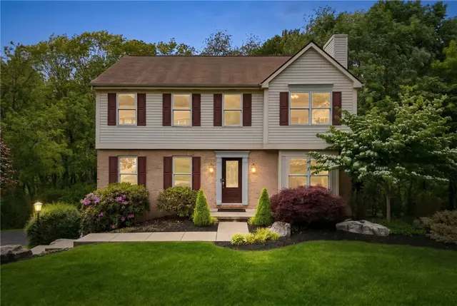 435 Cloverdale Dr gallery image 16