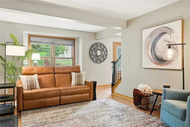 435 Cloverdale Dr gallery image 17
