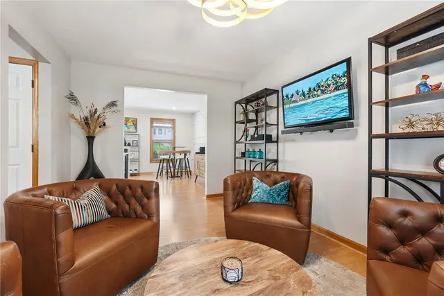 435 Cloverdale Dr gallery image 27