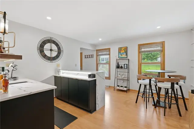 435 Cloverdale Dr gallery image 29