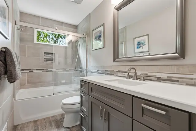 435 Cloverdale Dr gallery image 30