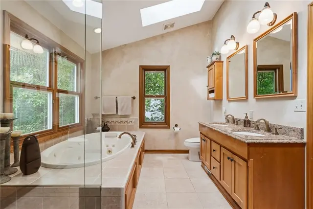 435 Cloverdale Dr gallery image 34