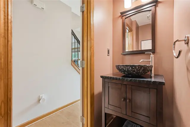 435 Cloverdale Dr gallery image 35