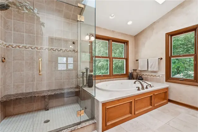 435 Cloverdale Dr gallery image 38
