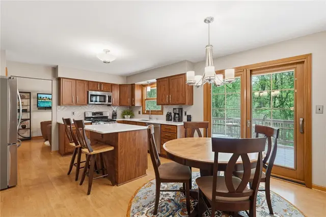 435 Cloverdale Dr gallery image 46