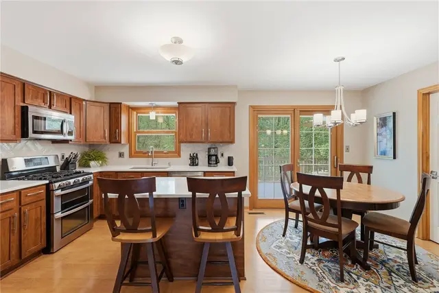 435 Cloverdale Dr gallery image 47