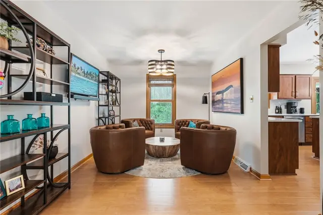 435 Cloverdale Dr gallery image 50