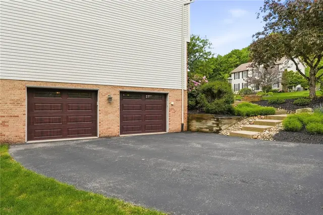 435 Cloverdale Dr gallery image 51
