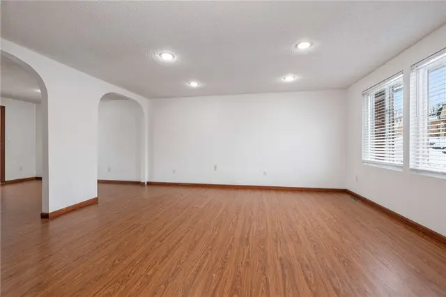 4360 Hemlock Cir gallery image 3