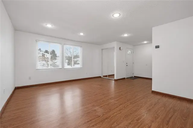 4360 Hemlock Cir gallery image 5