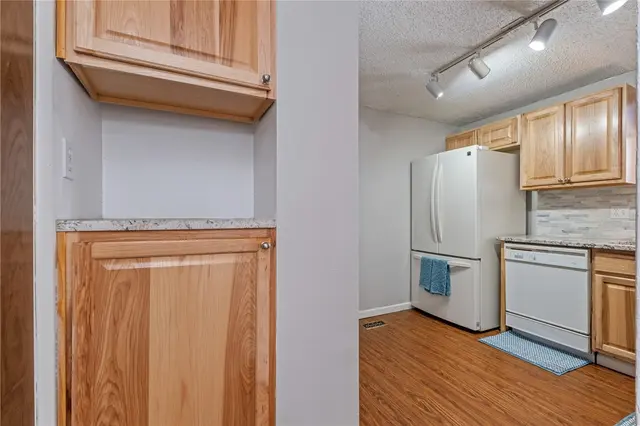 4360 Hemlock Cir gallery image 14