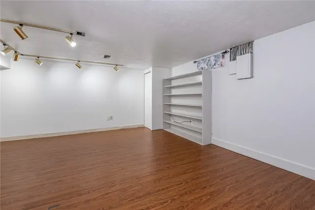 4360 Hemlock Cir gallery image 30