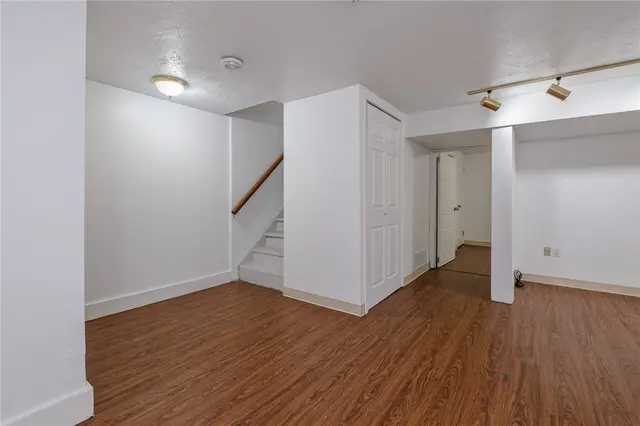 4360 Hemlock Cir gallery image 31