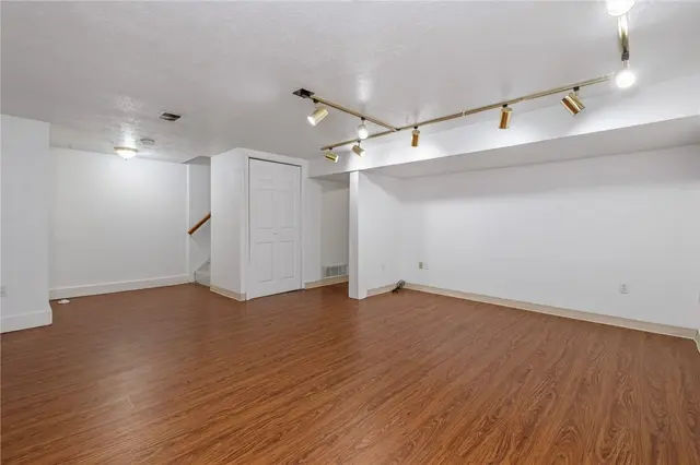 4360 Hemlock Cir gallery image 32